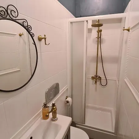 Cozy 2-bedroom In The Center София