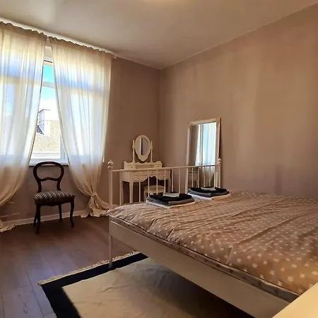 Cozy 2-bedroom In The Center София