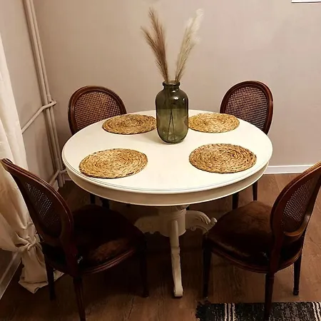 Cozy 2-bedroom In The Center Апартаменты