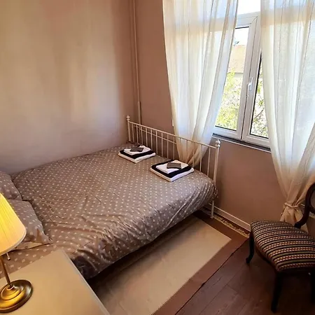 Cozy 2-bedroom In The Center София