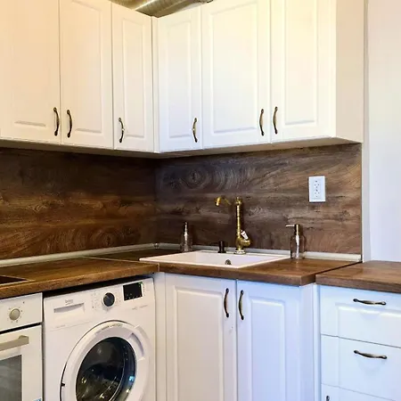 Bright 2-bdrm - Stunning Views - Center Apartment