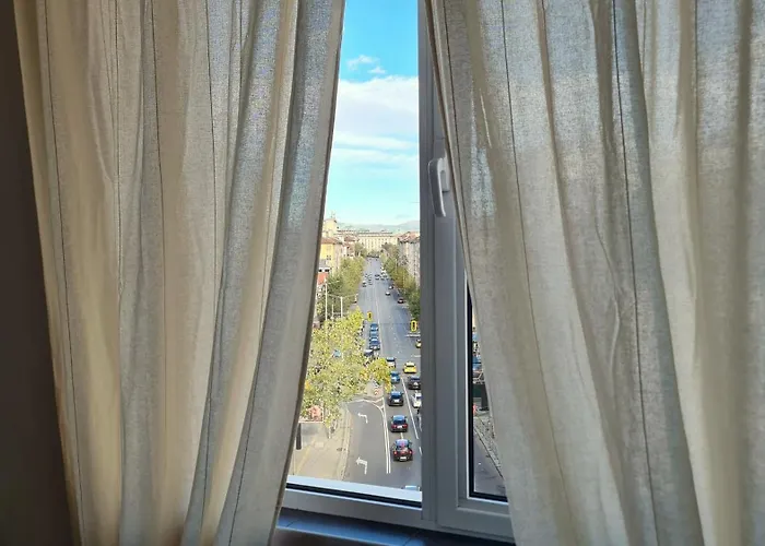 Bright 2-bdrm - Stunning Views - Center *