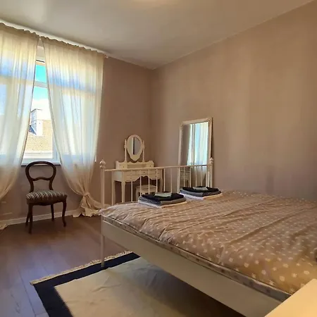 Bright 2-bdrm - Stunning Views - Center Apartament