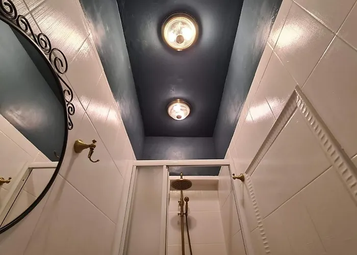 Bright 2-bdrm - Stunning Views - Center *