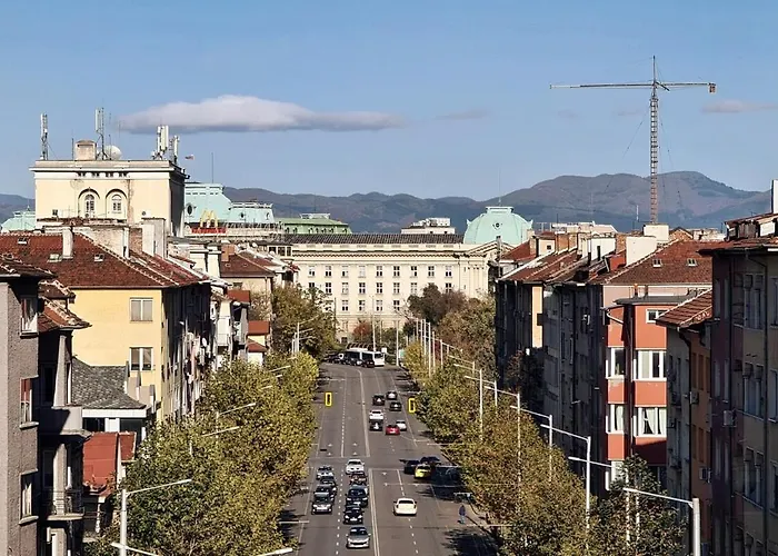 Bright 2-bdrm - Stunning Views - Center