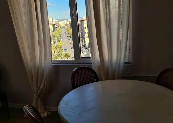 アパート Bright 2-bdrm - Stunning Views - Center ソフィア